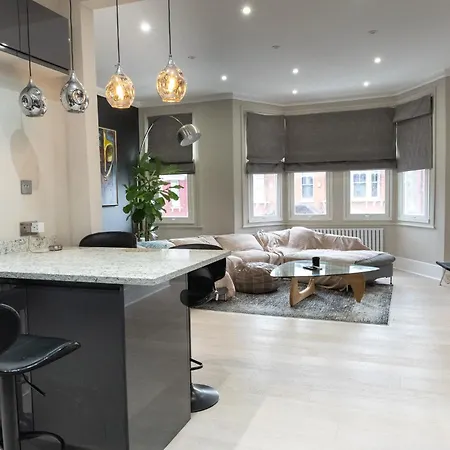 3 Bed House In The Heart Of Palmers Green